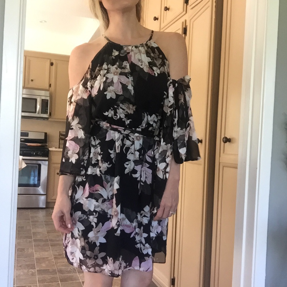 NEW WITH TAGS Vince Camuto Dress (Retails $148)